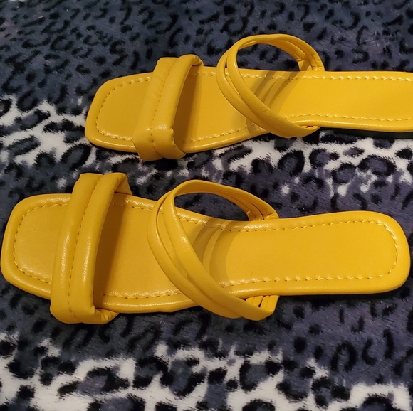 Shein Size 7 Sandals - Picture 4 of 8
